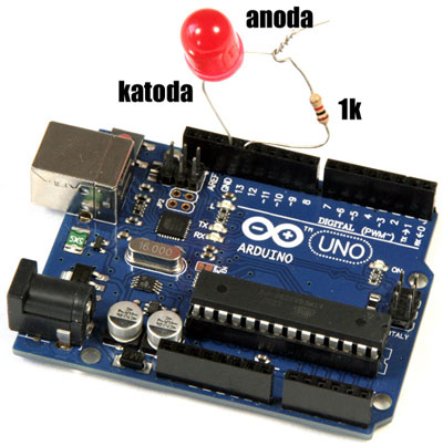 Fot. 1. Dołączenie diody LED do zestawu Arduino Uno