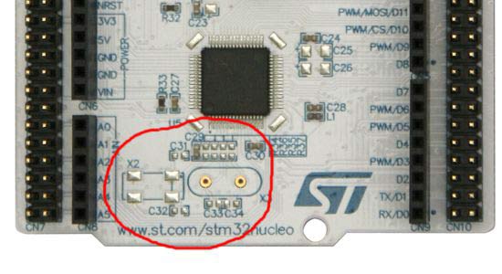 Fot. 3. Mikrokontrolery w zestawach STM32Nucleo są taktowane z wykorzystaniem generatora wewnętrznego, ale użytkownik może samodzielnie zamontować wybrane rezonatory kwarcowe