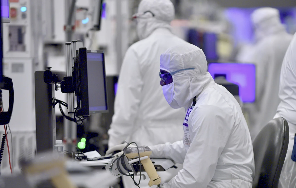 Intel wstrzymuje rozbudowę fabryki półprzewodników w Izraelu