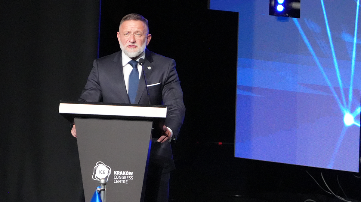 Dr Daniel Więzik, prezes firmy SatRev