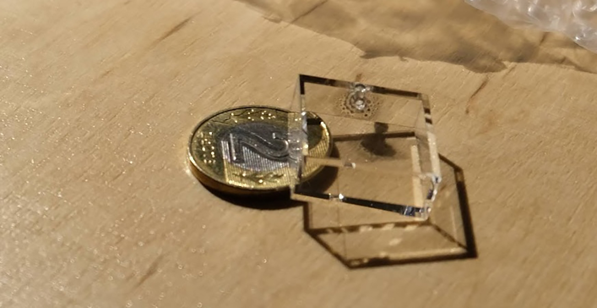 Układ eksperymentalny sterujący kwantową anteną radiową. Fot. Michał Parniak/UW