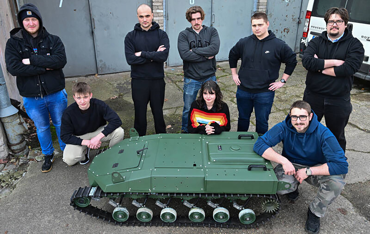 Bufo, wielofunkcyjny bezzałogowy pojazd gąsienicowy. Źródło: PWr