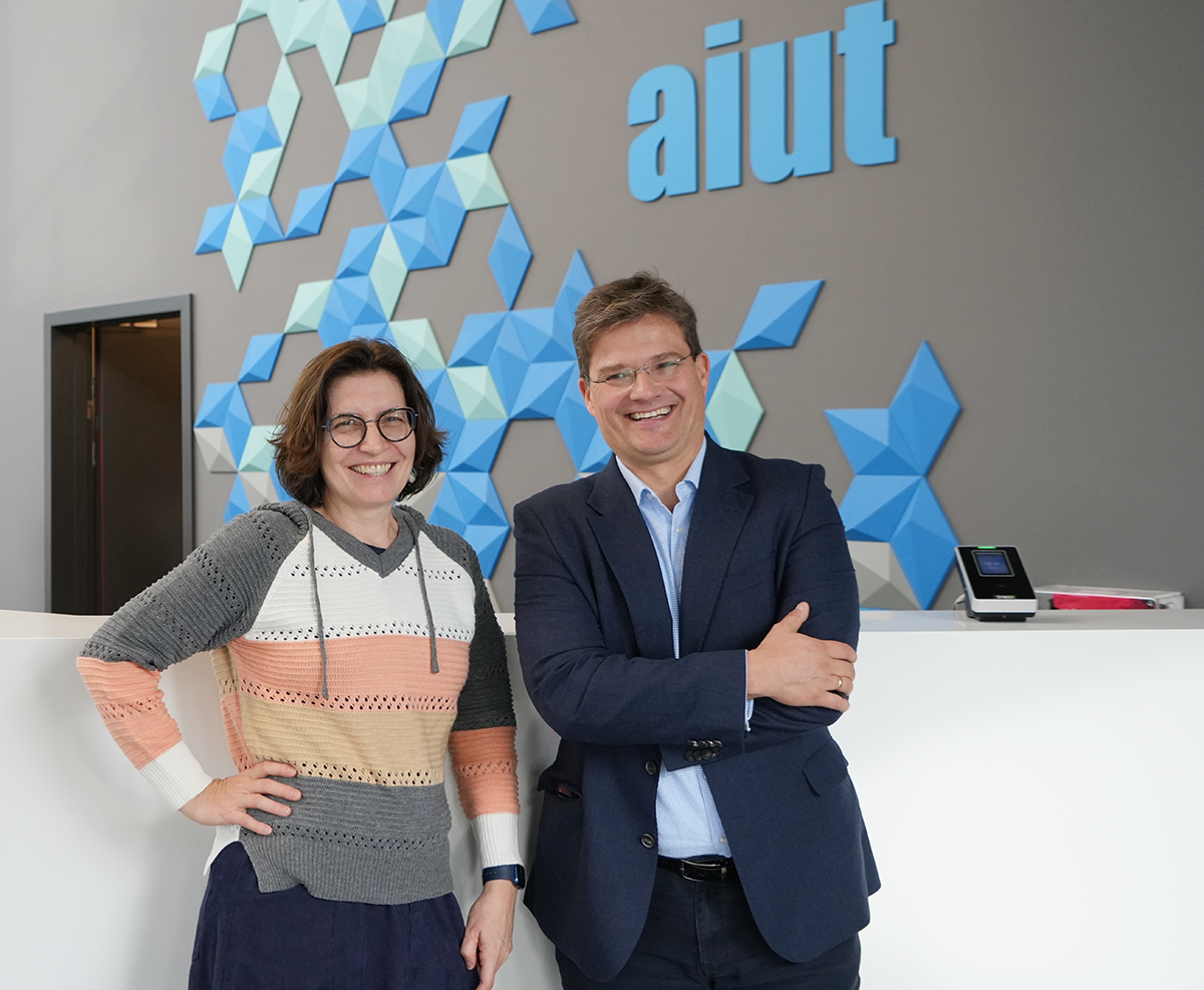 Agnieszka Kubasik, redaktorka naczelna Mikrokontroler.pl i Marek Gabryś, prezes AIUT. Fot. AIUT