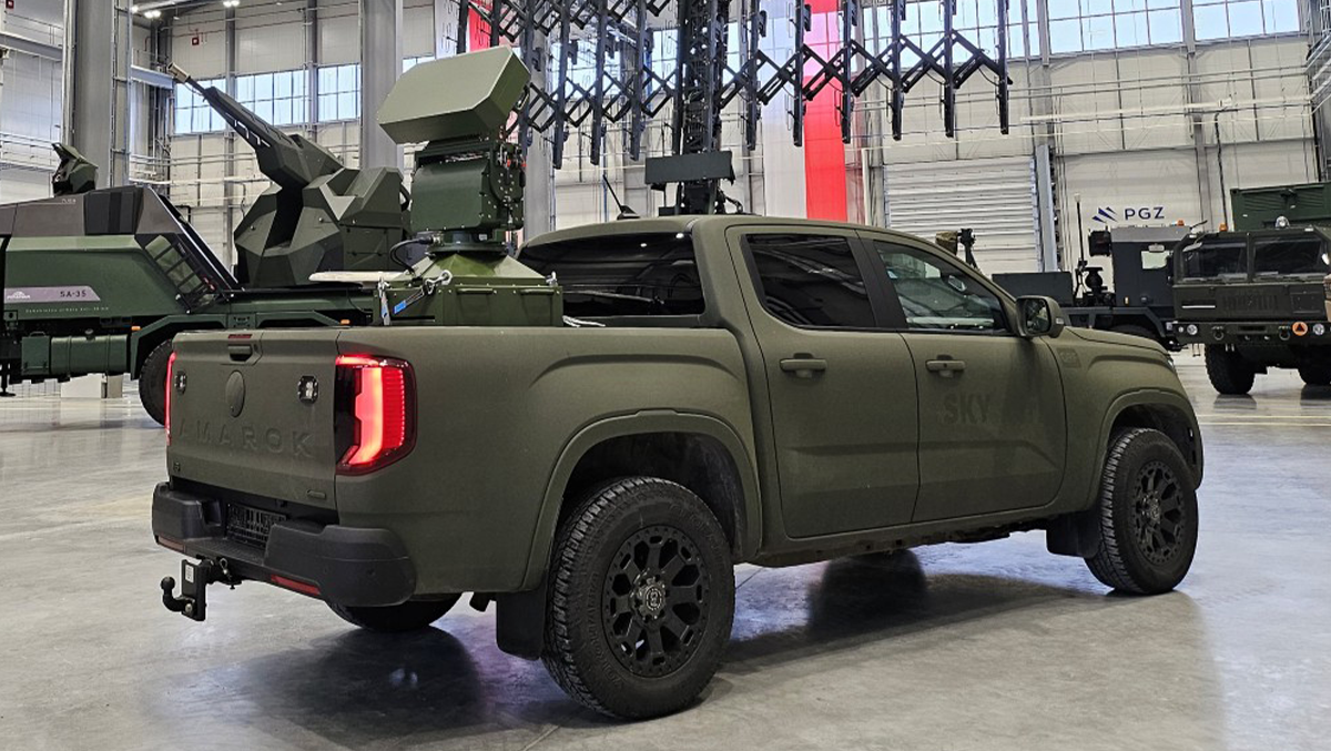 Pojazd z sensorem radiolokacyjnym rodziny 3D MIMO firmy APS S.A. | Fot. Marek Niechciał