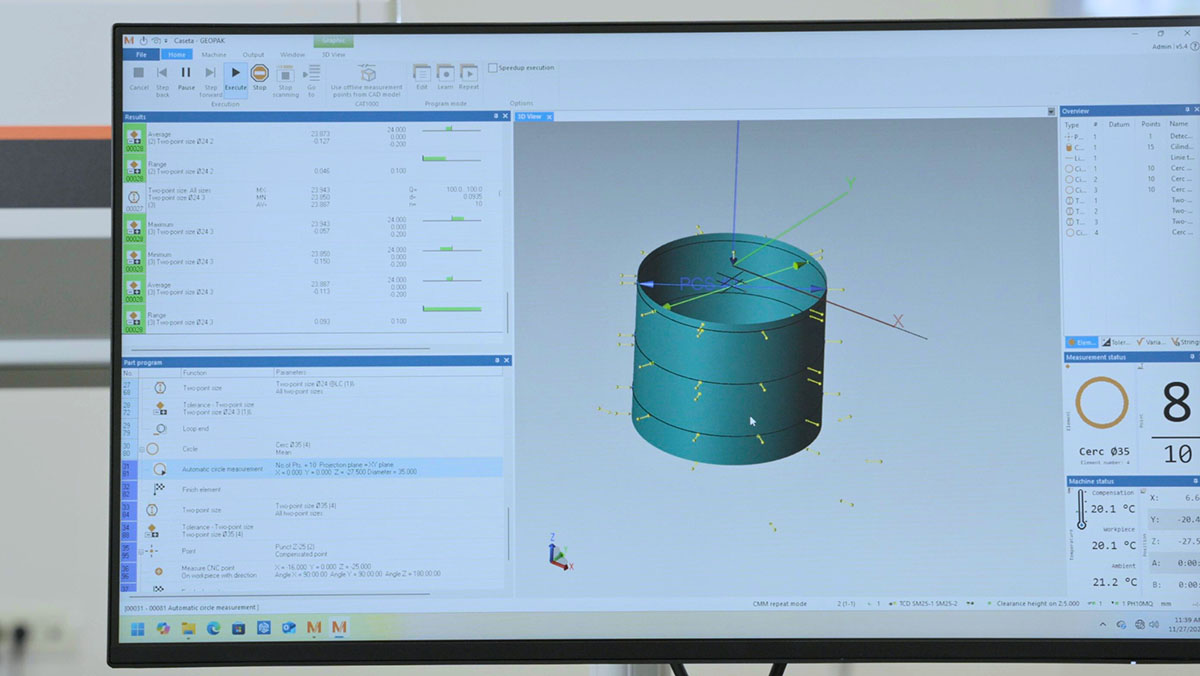 Proces kontroli wymiarowej detalu wzorcowego. Interfejs oprogramowania pomiarowego wyświetlany namonitorze systemu obejmuje model 3D mierzonej powierzchni oraz parametry programu kontrolnego.