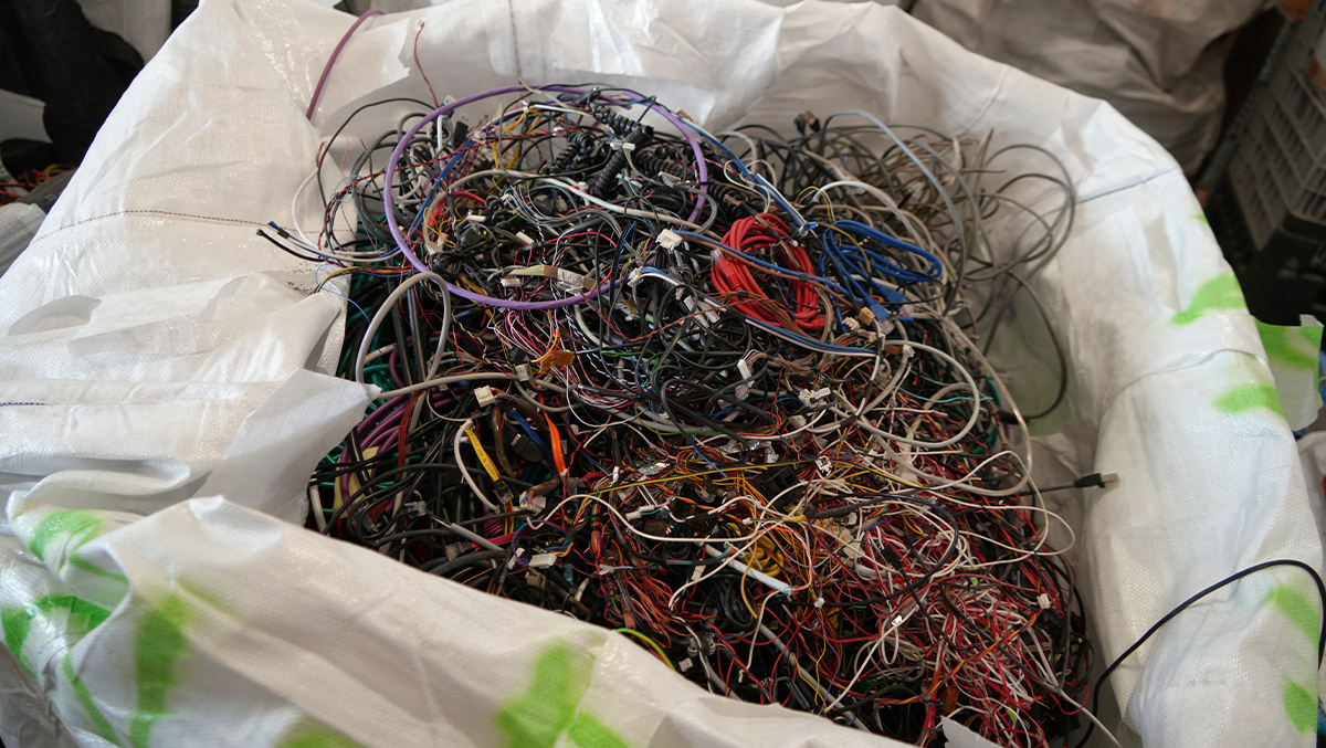 Zużyte kable przeznaczone do recyklingu | źródło: SEM Electronics, fot. Agnieszka Kubasik