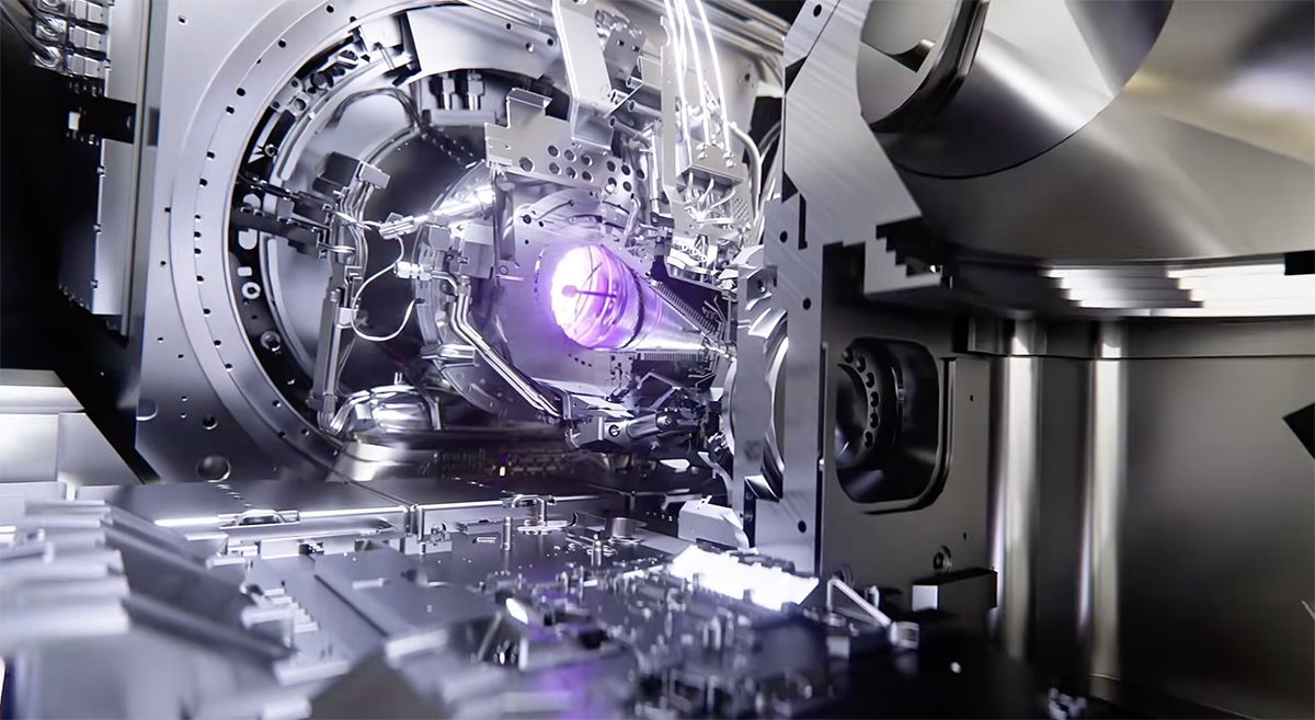 Wnętrze maszyny do fotolitografii EUV | źródło: ASML