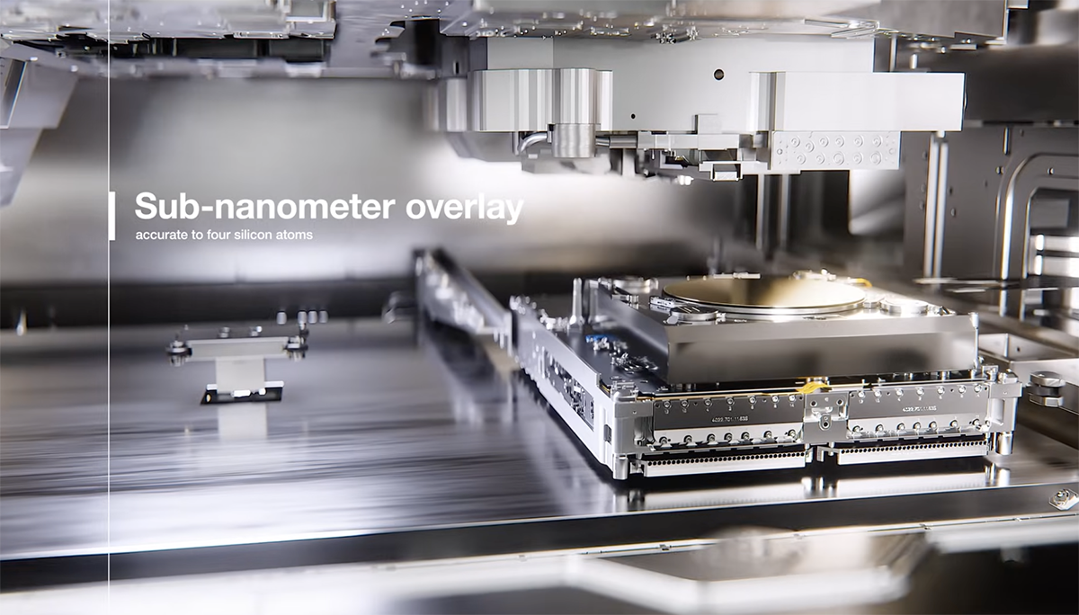 Wnętrze maszyny do fotolitografii EUV | źródło: ASML