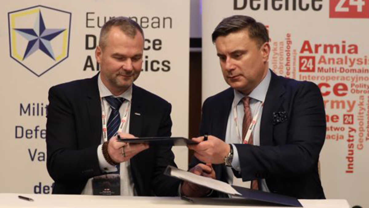 Michal Pavlík, prezes EVPÚ a.s. i Marcin Idzik, wiceprezes zarządu PGZ S.A. | źródło: PGZ