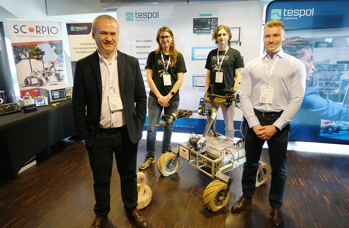 Adrian Drzazga z firmy Tespol, Krysia Fluder i Olaf Wojcieszczonek z Politechniki Wrocławskiej (projekt Scorpio) i Karol Prokop z Tespol