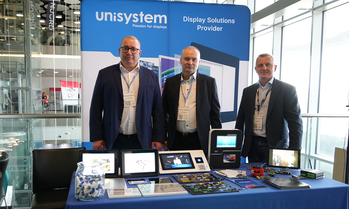 Maciej Bonk i Adam Kotwica z firmy Unisystem oraz Andrzej Moczulski z SomLabs