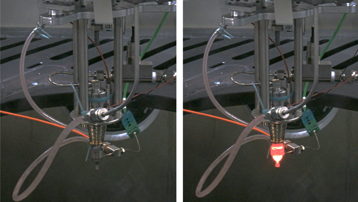 Silnik ILT-200 przed testem (po lewej) i w trakcie testu (po prawej) | źródło: Łukasiewicz - ILOT