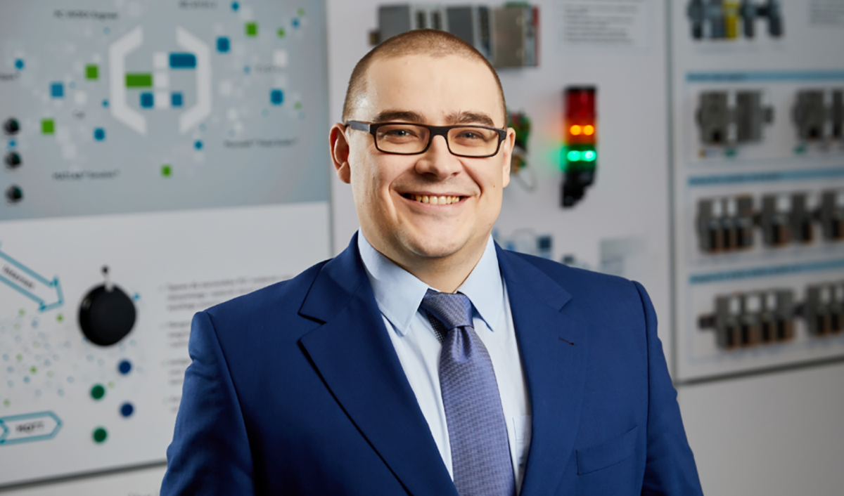 Paweł Zientarski Menedżer Obszaru Biznesu – złącza i obudowy do elektroniki