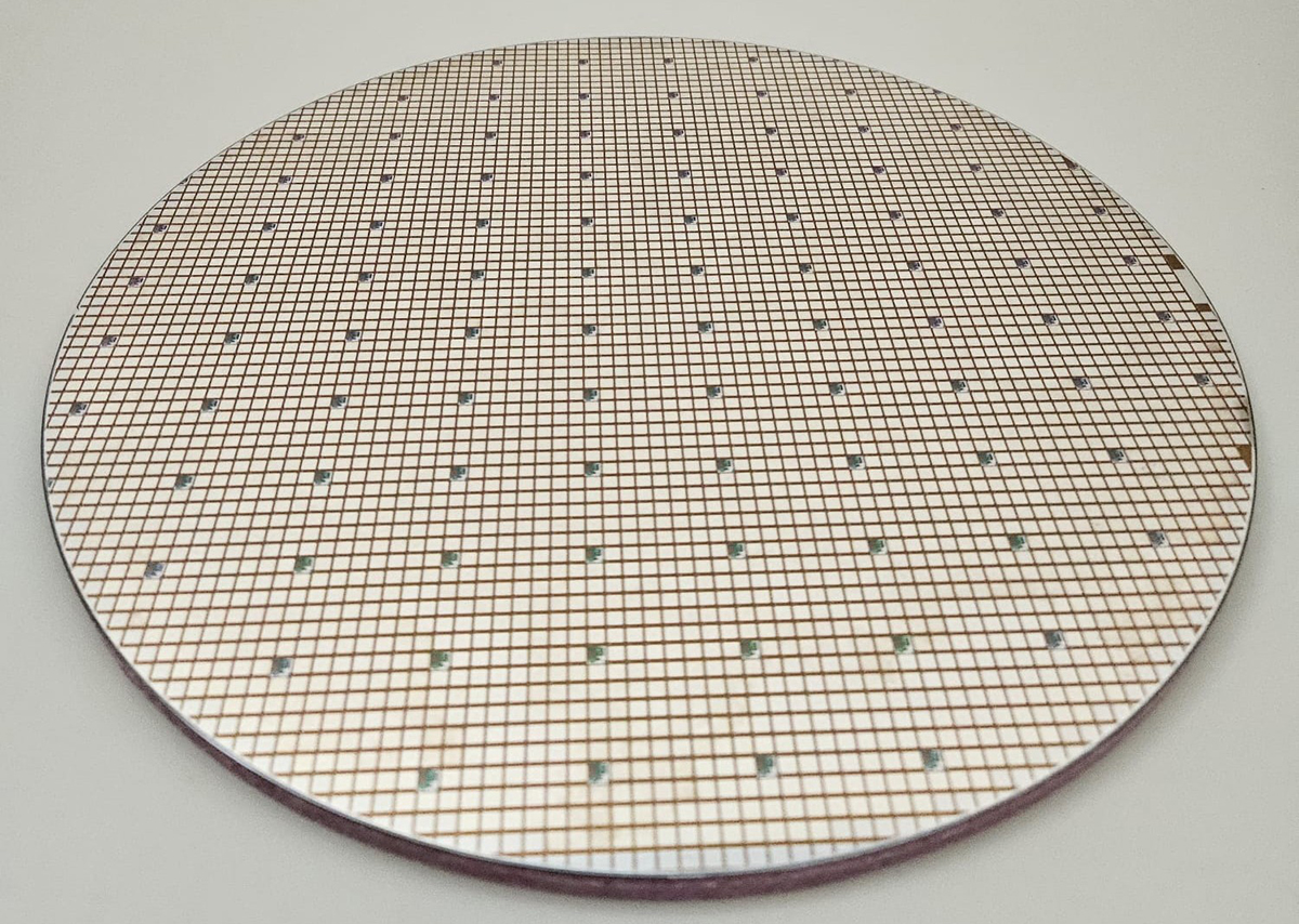 Płytka krzemowa 300 mm z tranzystorami mocy MOSFET, źródło: onsemi