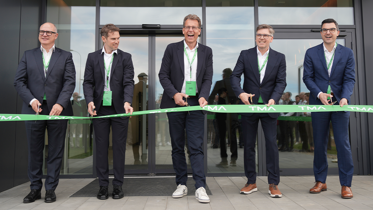 Uroczystość otwarcia nowej fabryki TMA Automation. Od lewej: Gerhard Dimmler - dyrektor ds. technologii Grupy ENGEL; Piotr Orlikowski - Wiceprezes Zarządu / CTO TMA Automation; Walter Aumayr - wiceprezes ds. automatyzacji oraz członek zarządu TMA Automation; Marek Łangowski - Prezes Zarządu / President of the Board TMA Automation; Stefan Engleder - prezes zarządu i współwłaściciel Grupy ENGEL