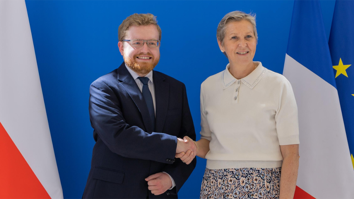 Wiceminister cyfryzacji Dariusz Standerski i francuska ministra ds. cyfryzacji Anne Le Henanff | źródło: Ministerstwo Cyfryzacji 