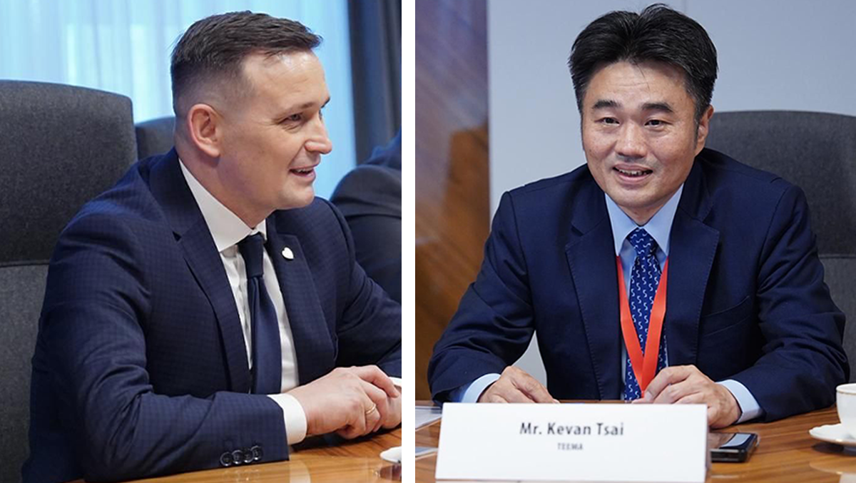 Wiceminister Rozwoju i Technologii Michał Jaros i Kevan Tsai z organizacji TEEMA | źródło: LinkedIn
