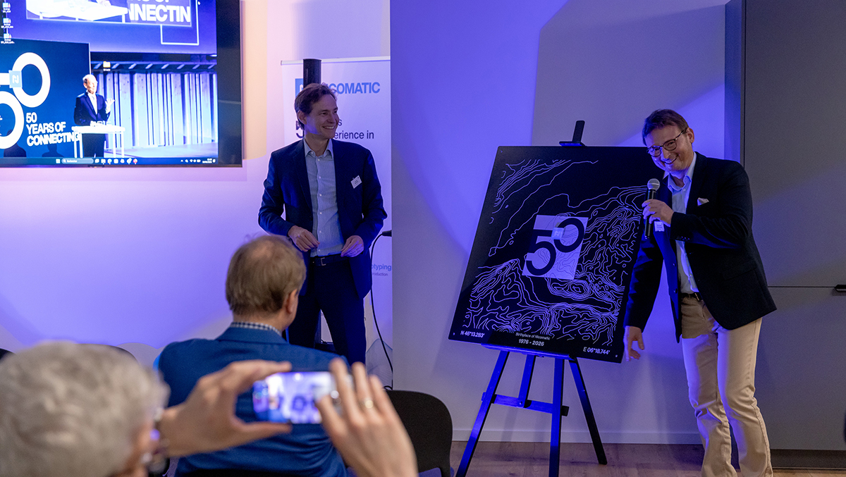 Julien Nicollin i Sebastian Charbonel podczas uroczystości w warszawskiej siedzibie firmy Nicomatic