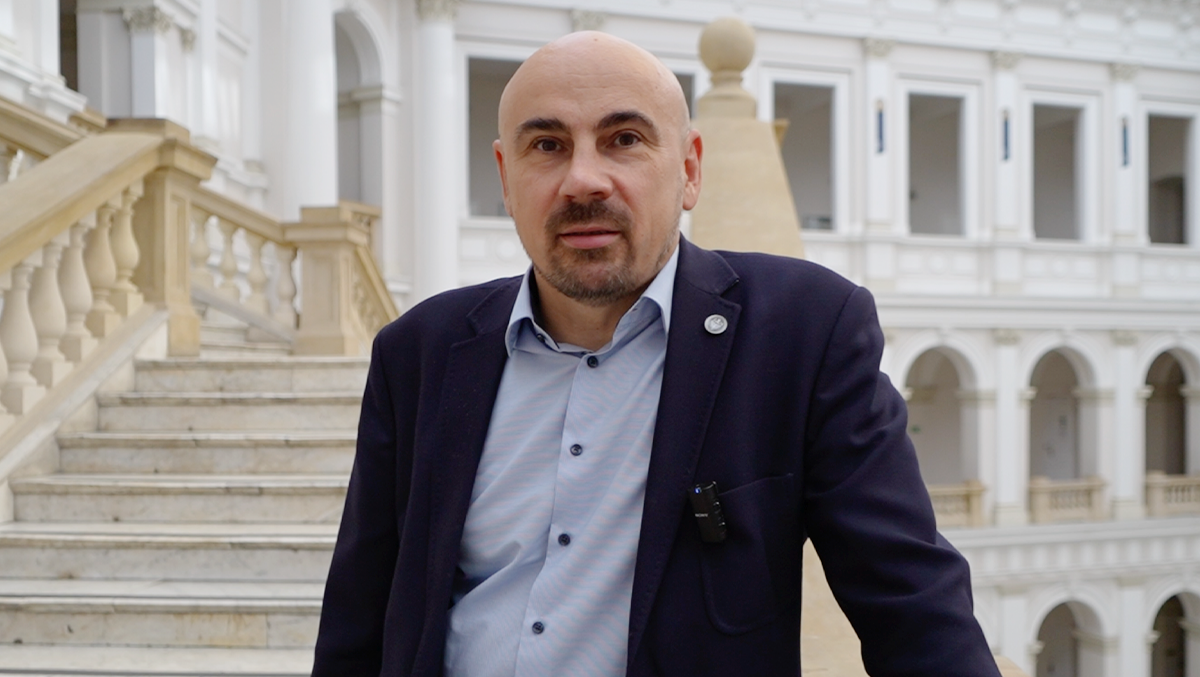 Prof. dr hab. inż. Jacek Rąbkowski, dyrektor Instytutu Sterowania i Elektroniki Przemysłowej na Wydziale Elektrycznym PW