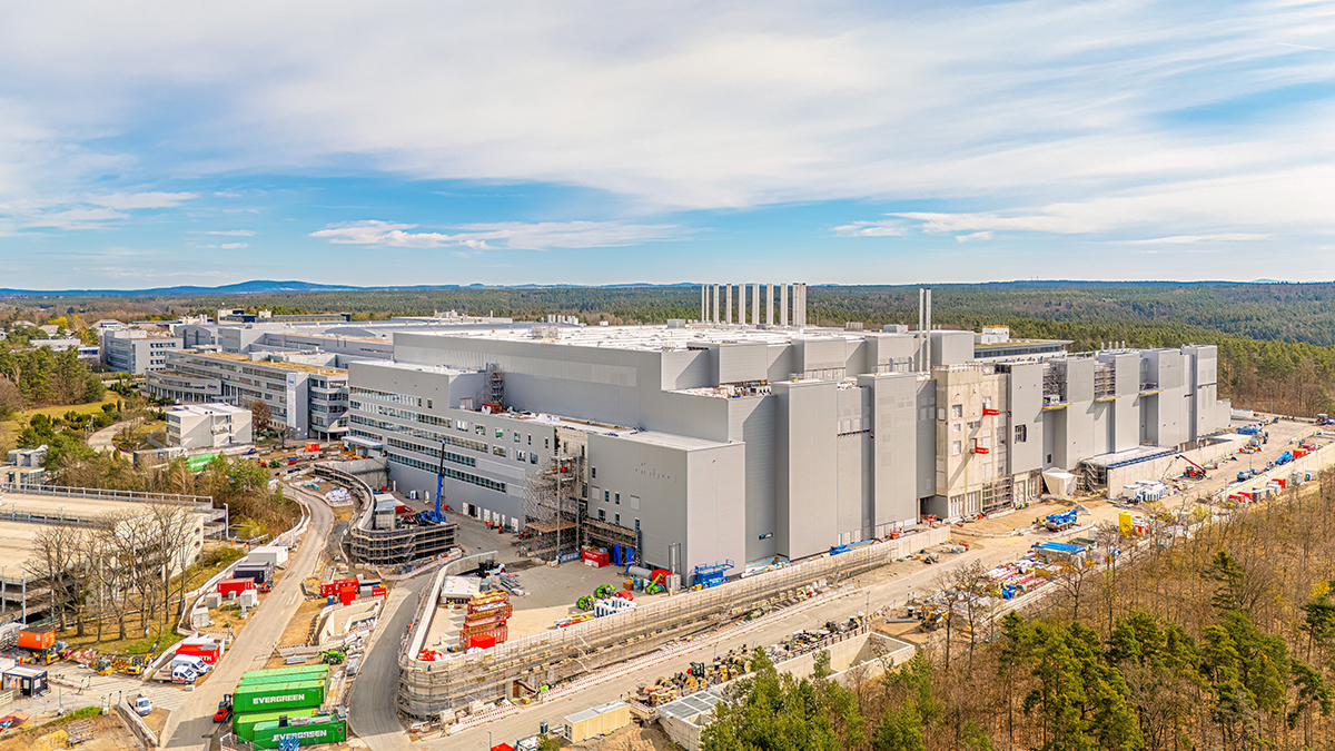 Smart Power Fab | źródło:  Infineon Copyright Lichtwerke