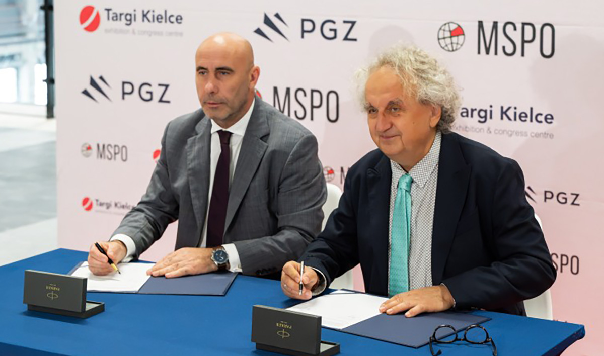 Adam Leszkiewicz, Prezes Zarządu Polskiej Grupy Zbrojeniowej i dr Andrzej Mochoń, prezes zarządu Targów Kielce | źródło: materiały prasowe