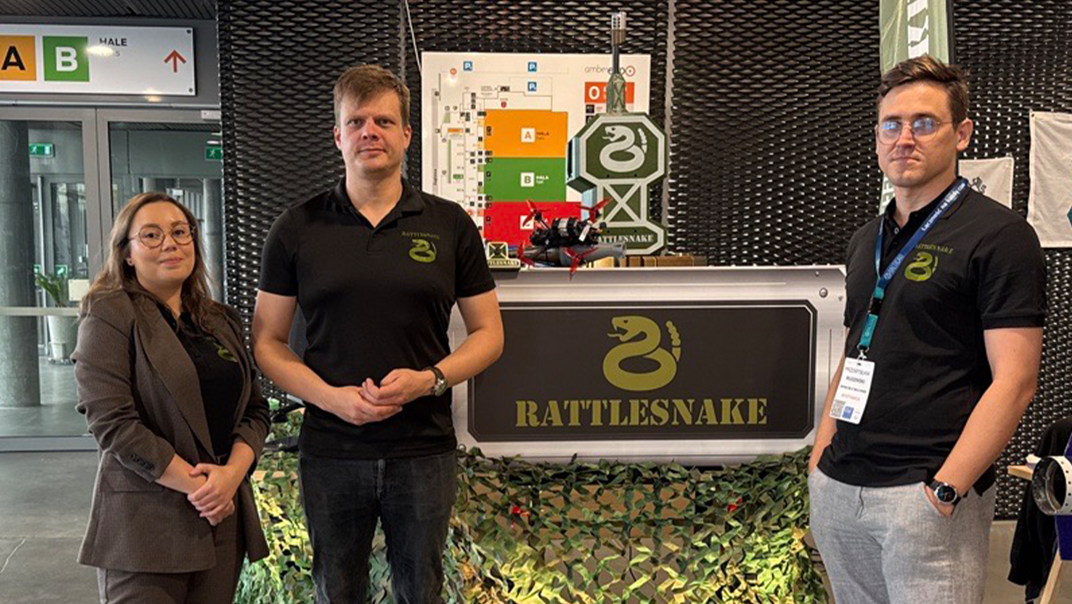 Weronika Recław, Mateusz Dyrda i Przemysław Rudziński z firmy Invincible Machines. Fot. Agnieszka Kubasik