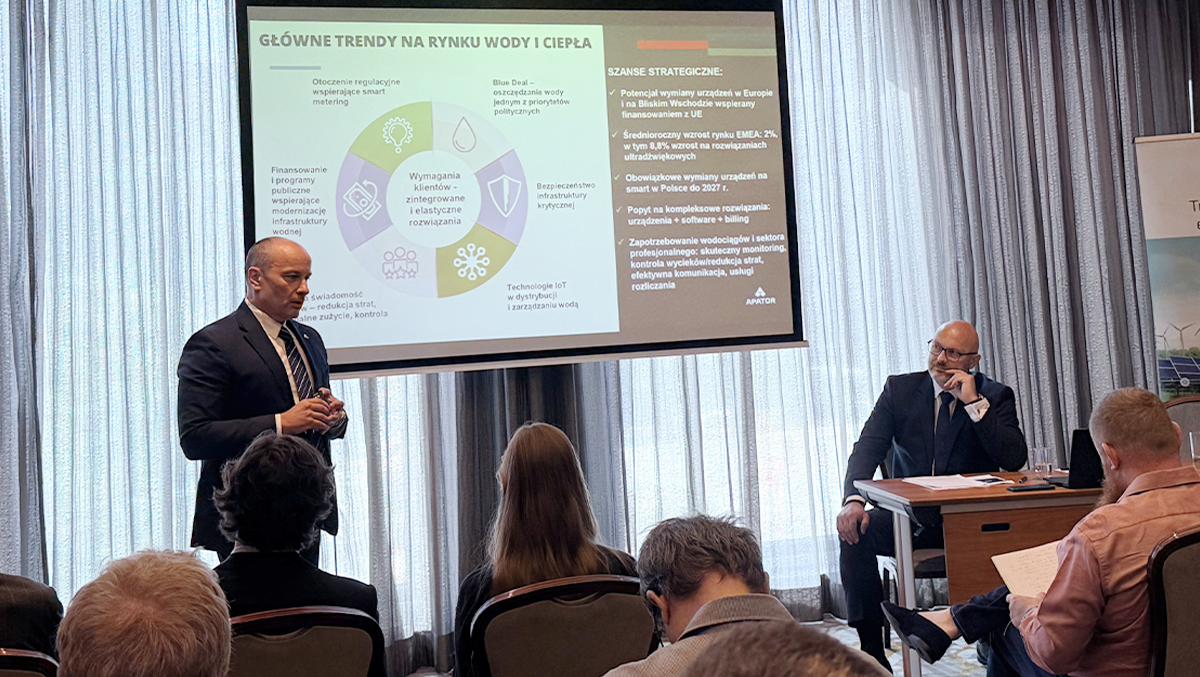 Marcin Pikuła, dyrektor finansowy Grupy Apator i Maciej Wyczesany, prezes Grupy Apator. Fot. Agnieszka Kubasik