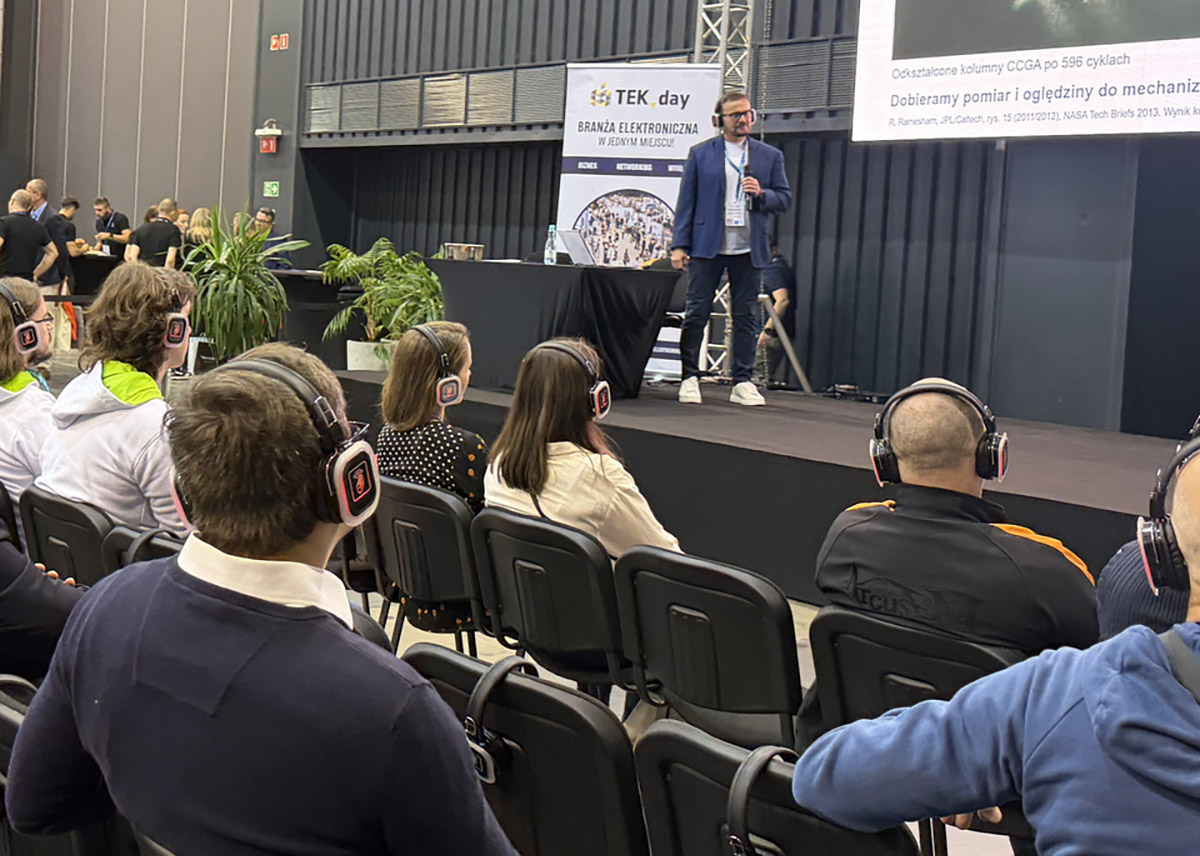 Tomasz Chomczyk z Ampertronic podczas prezentacji o montażu specjalnym na TEK.day Gdańsk 2026