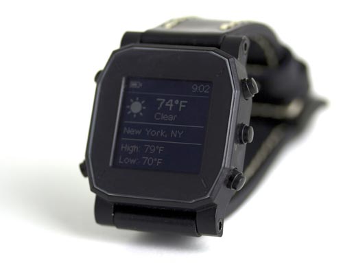Inteligentny zegarek z dwoma mikrokontrolerami firmy Atmel