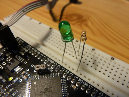 Rys. 7. Przykładowy sposób podłączenia diody LED do płytki X3-DIL64